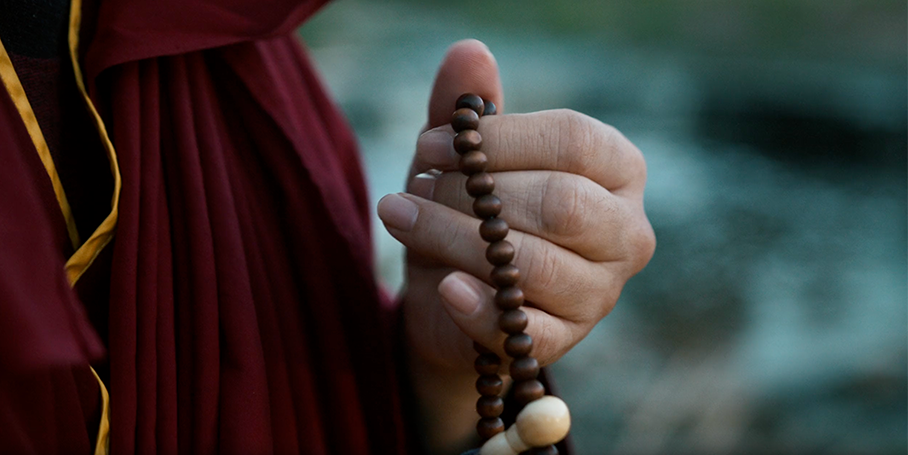 Le Pouvoir du Mala Tibétain : Un Rituel Apaisant pour Votre Routine Méditation