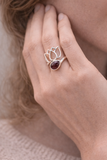Lotusring mit Granat und 925er Silber – Liebe und Vitalität