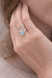 Lotusring aus Aquamarin und 925er Sterlingsilber – Sanftheit und Klarheit