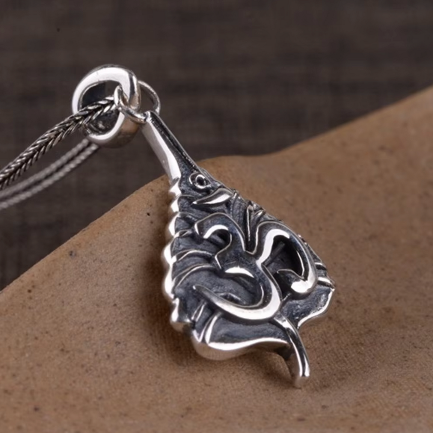 Buddhistischer Om-Anhänger aus 925er Silber