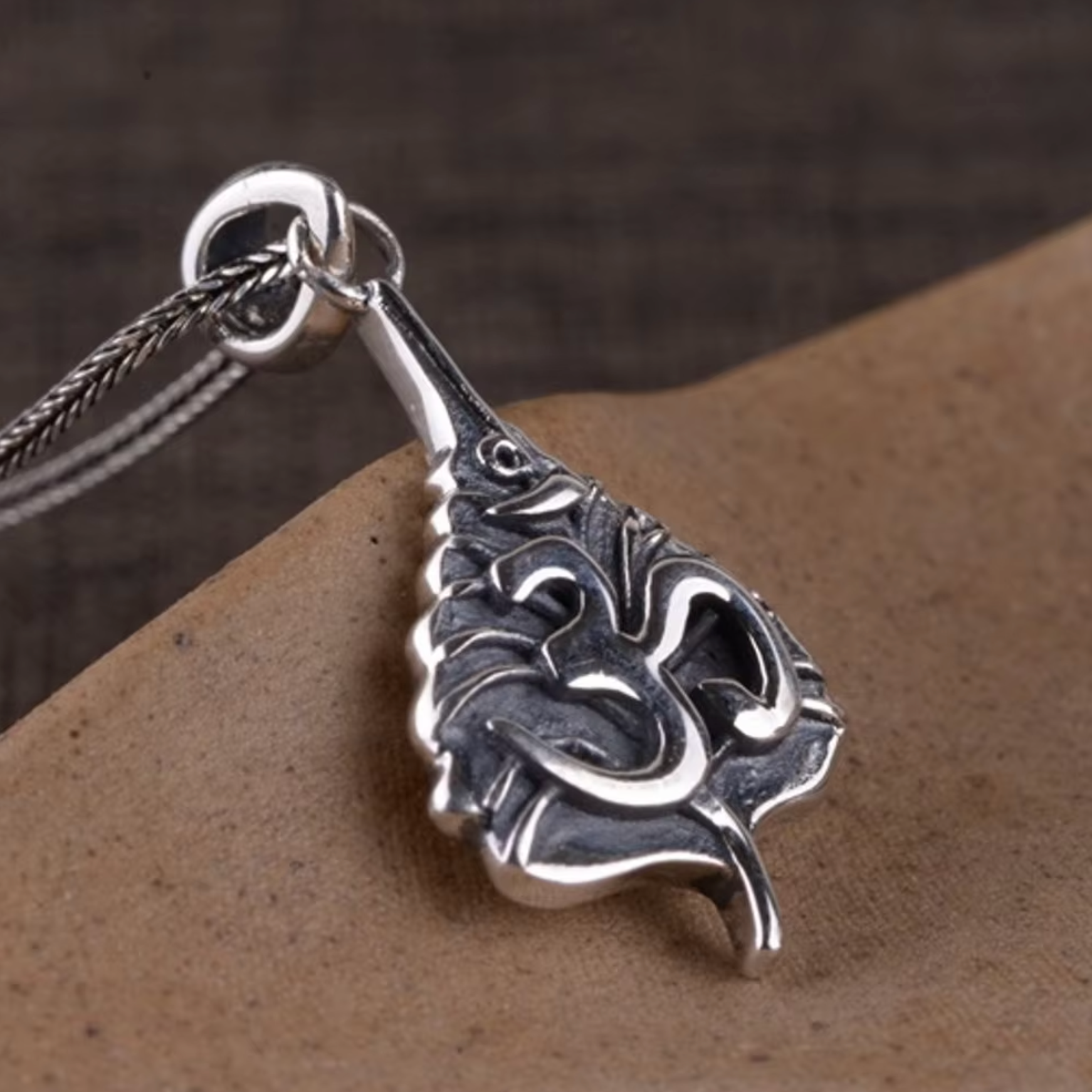 Buddhistischer Om-Anhänger aus 925er Silber