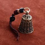 Schlüsselanhänger mit Glockenamulett und Gravur des Herzsutra