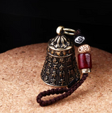 Schlüsselanhänger mit Glockenamulett und Gravur des Herzsutra