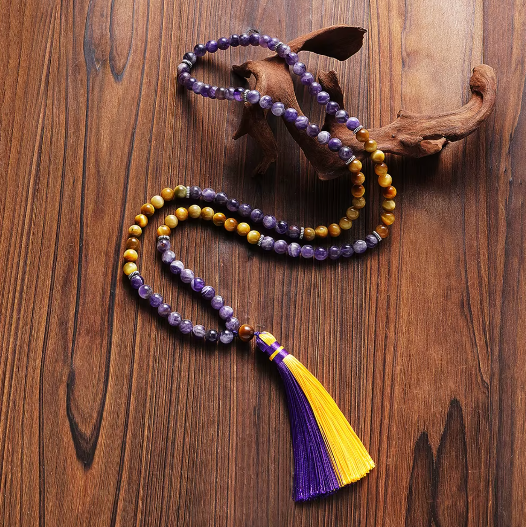 Mala-Erhebung in Amethyst und Goldachat 
