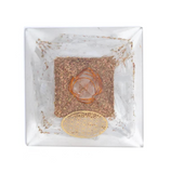 Orgonitpyramide Reines Licht in Selenit &amp; Blume des Lebens Symbol