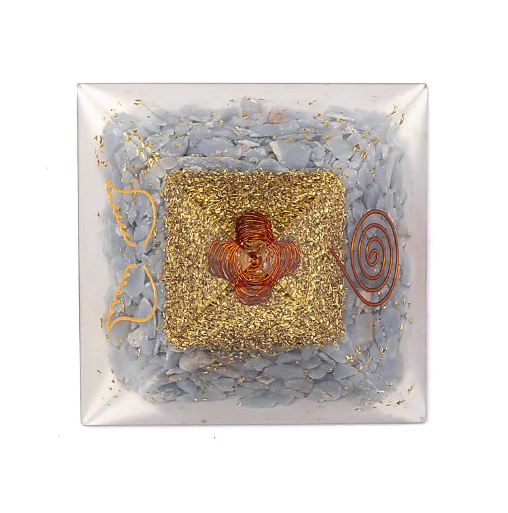 Orgonite Ailes Célestes Angélite – Symbole Ange: plaque argentée avec poudre grise et dépôt doré, forme d’aile en cuivre au centre.