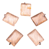 Quatre pendentifs en cristal fumé rectangulaire, montés sur petites attaches argentées. Pendentif Noctis – Cristal de Roche Fumé.