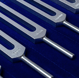 Satz mit 7 ungewichteten Chakra-Stimmgabeln