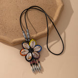 Anhänger aus Kaurimuschelblume