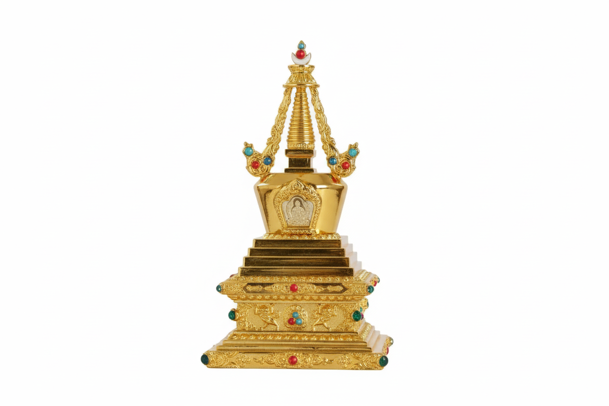Goldener tibetanischer Stoupa mit Steinen – Heiliger Chorten – Tibetwelt