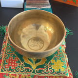 Tibetische Klangschale mit Om-Gravur